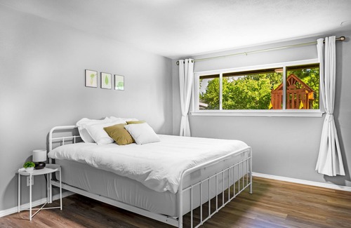 Carrollton House | ♥The Better Together House │ Family-Friendly 4BR with Private Playground♥