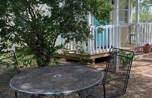 Glen Rose Cabin | The Beulah Jane is a peaceful cabin on working farm in Glen Rose.