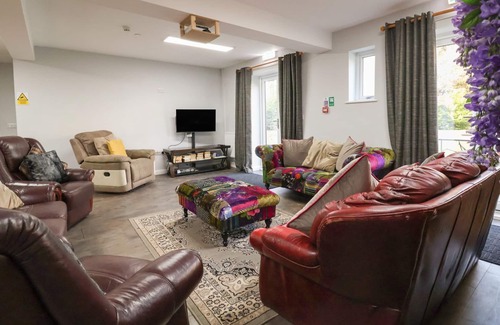 Bont Newydd House | THE BEVAN, pet friendly, with a garden in Bontnewydd, Gwynedd