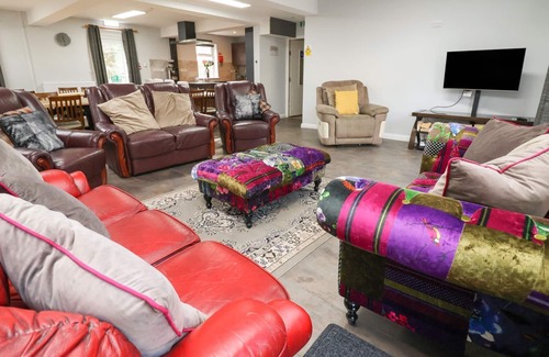 Bont Newydd House | THE BEVAN, pet friendly, with a garden in Bontnewydd, Gwynedd