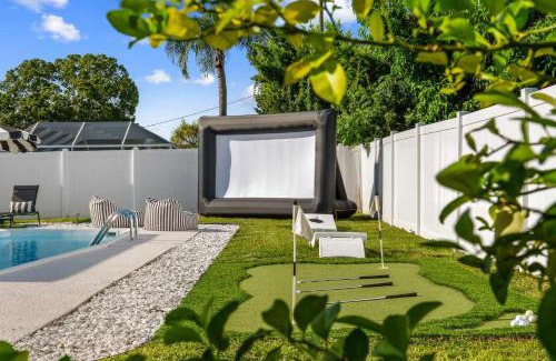 Clearwater House | The Beverley Pool Hot Tub Near Clearwater Beach