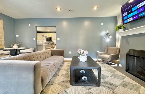 South Hills House | The Beverly at Mt. Lebanon by Luxe PGH
