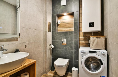 Saints Constantine and Helena Apartment | The Shangri-LA flat