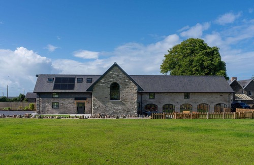 Kidwelly Apartment | The Big Barn - Tanylan Farm