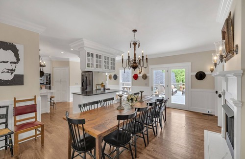 Franklin House | The Big Blue House - 6000sf of Luxury in Leiper's Fork