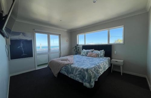 Kaikoura House | The big blue house