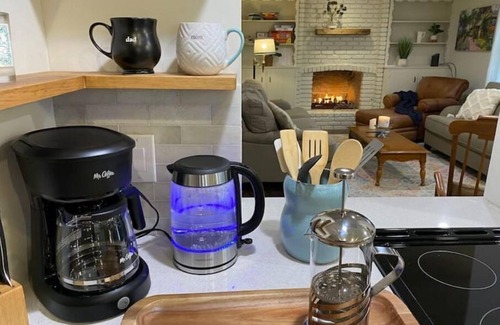 South Tulsa House | "The Big Cozy"- WiFi, Hot tub, Grill, Sleeps 8