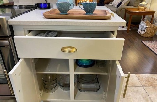 South Tulsa House | "The Big Cozy"- WiFi, Hot tub, Grill, Sleeps 8