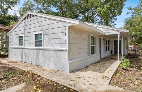 Central Arlington Apartment | The Big D Southern Hospitality Min from AT&T
