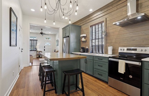 Tulane - Gravier House | The BIG EASY Retreat in the Heart of NOLA Hotspots!