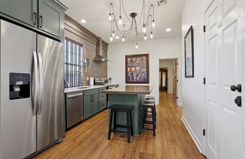 Tulane - Gravier House | The BIG EASY Retreat in the Heart of NOLA Hotspots!