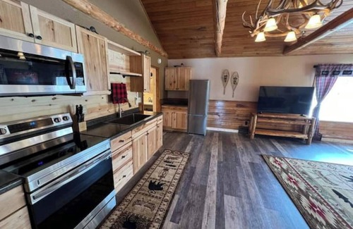 Phillips Cabin | The Big Game Suite