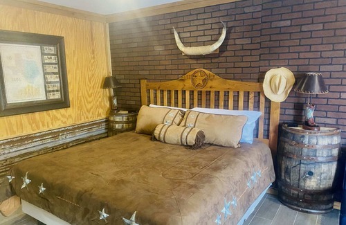 Amarillo Apartment | The Big Texan!*One Queen Bed*Free 72oz Steak * Airbnb