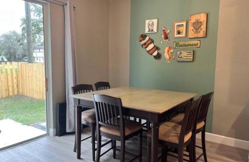Sanford House | The Billiard close to downtown with fenced yard