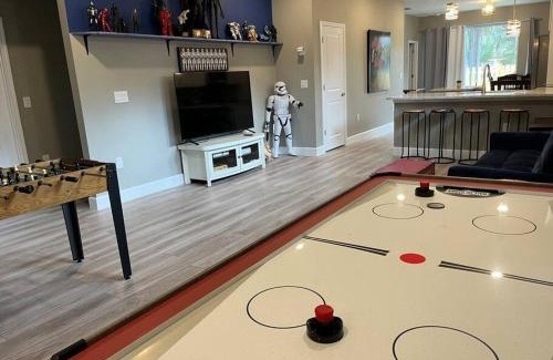Sanford House | The Billiard close to downtown with fenced yard