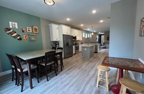 Sanford House | The Billiard: super fun home close to downtown with fully-fenced yard