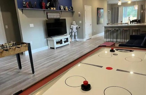 Sanford House | The Billiard: super fun home close to downtown with fully-fenced yard