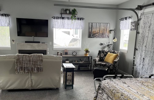 Mission House | The Birchwood Inn - A Cute & Cozy Getaway!