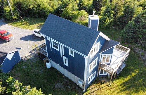 Dildo House | The Bird House- 3 bed unique home with Hot tub