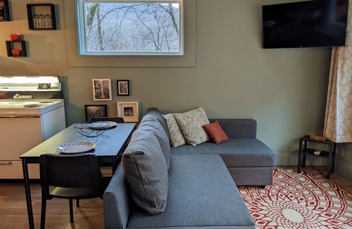 Chattanooga Cabin | The Bird House ~ A modern treehouse in the forest ~ 15 minutes from downtown