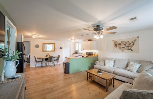 Lebanon House | The Bird House – Charming Downtown Lebanon Stay, Pets Welcome!