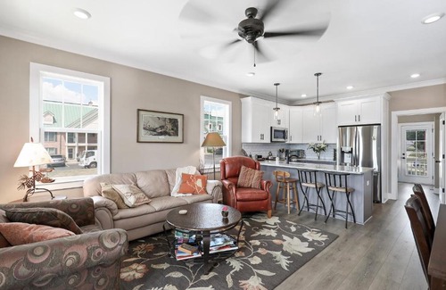 Lakewood House | The Bird House on Turtle Bay