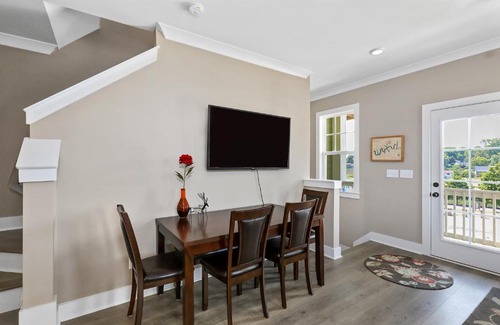 Lakewood House | The Bird House on Turtle Bay