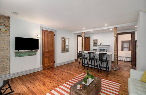Grand Rapids Apartment | " The Bird's Nest" - a lovely downtown apartment with vintage charm in downtown