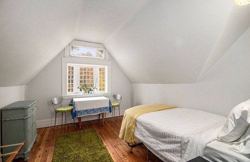 Grand Rapids Apartment | " The Bird's Nest" - a lovely downtown apartment with vintage charm in downtown