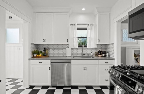 Ventura House | The Birdhouse at The Birdbath Bungalows