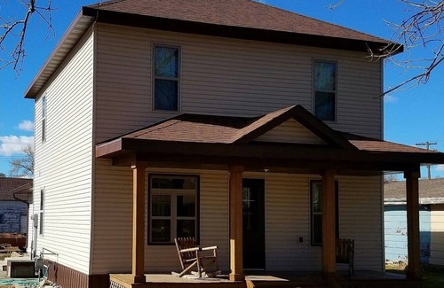 Bowdle House | The Birdhouse - Sportsman's Lodging: Pheasant hunting & fishing.