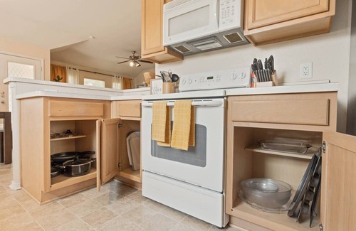 Keller House | *The Birdhouse* Walk Trail* POND *LongStays!