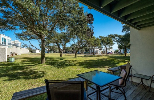 Sailhouse Condo | The Birds and The Beach | Pet Friendly, Fishing!
