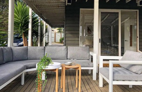 Sunset Strip House | The Birkdale by Ready Set Stay- heated pool, WIFI, amazing and modern