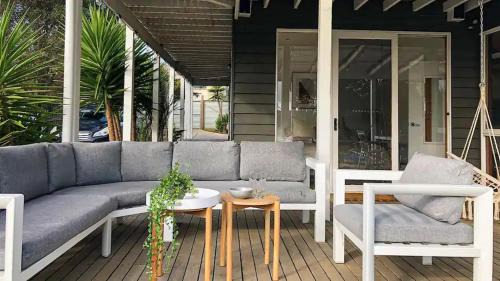 Sunset Strip House | The Birkdale with Heated Pool by Ready Set Stay - BYO Linen and Towels