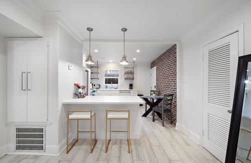 South Central Houston Apartment | The Bishop's Haven 2