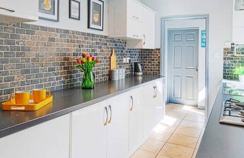 York Apartment | The Bishophill Gathering - Sleeps Up To 12 York