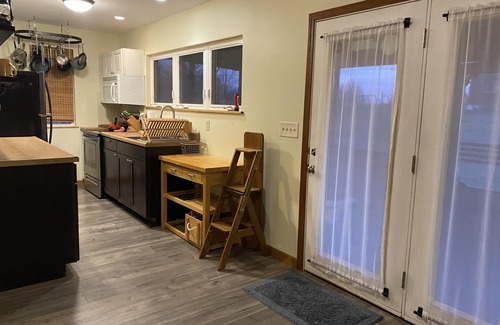 Alto Pass Cottage | The Bitty House Too!- Next to a winery!