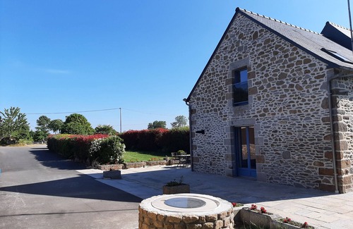 Saint-Sauveur-des-Landes House | The blue house