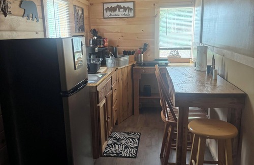 Freeman Cabin | The Black Bear