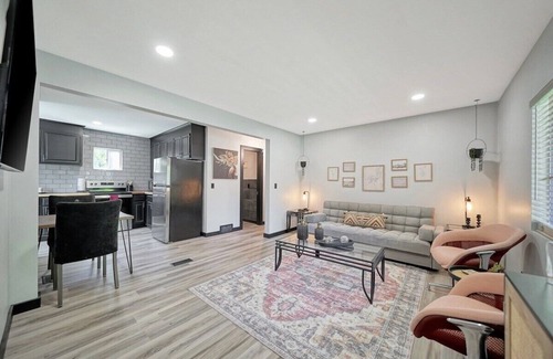 Lincoln House | The Black Box-Unique and Stylish Getaway