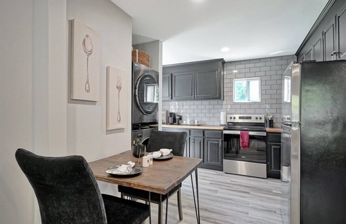 Lincoln House | The Black Box-Unique and Stylish Getaway