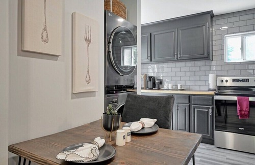 Lincoln House | The Black Box-Unique and Stylish Getaway