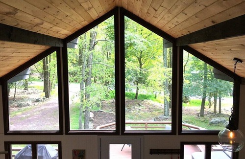 Lake Harmony Estates Ski Chalet | The Black Chalet at Lake Harmony in Poconos