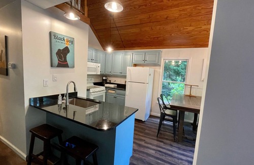 Littleton Cabin | The Black Dog Cabin - Your Convenient Lake Gaston, Pet-Friendly Retreat