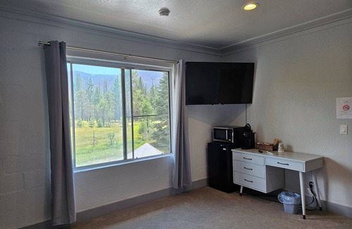 Mill Creek Hotel | The Black Forest Lodge
