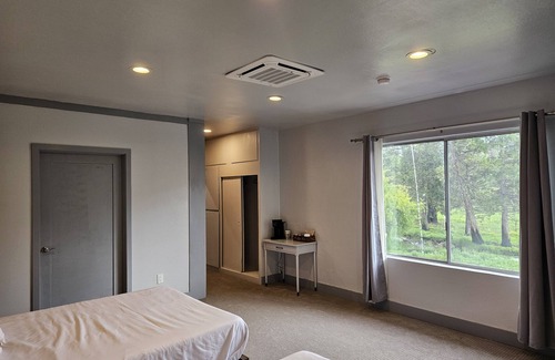 Mill Creek Hotel | The Black Forest Lodge