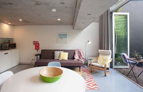 Waverley Apartment | The Black Haus - Bronte ~ 10 minute walk to beach