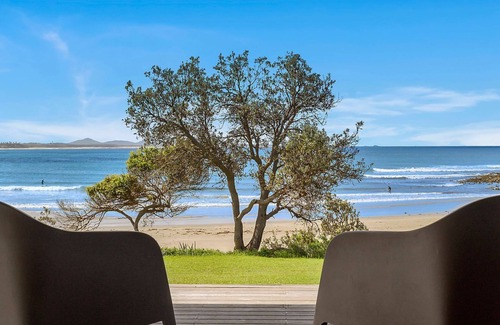 Arrawarra Headland House | The Black House - stunning oceanfront property