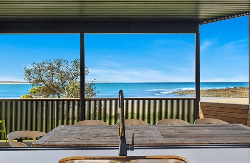 Arrawarra Headland House | The Black House - stunning oceanfront property